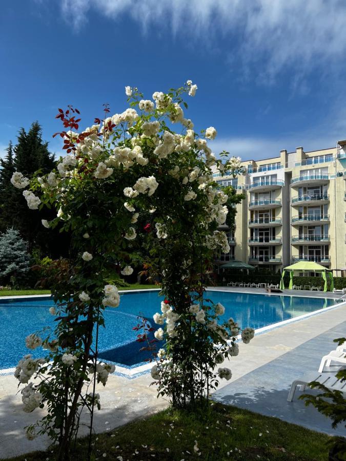 Modern Beachfront Apartment With Pool Ravda Eksteriør billede